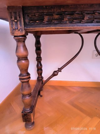 Tavolo in legno massello