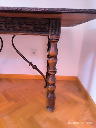 Tavolo in legno massello