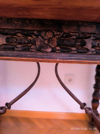 Tavolo in legno massello