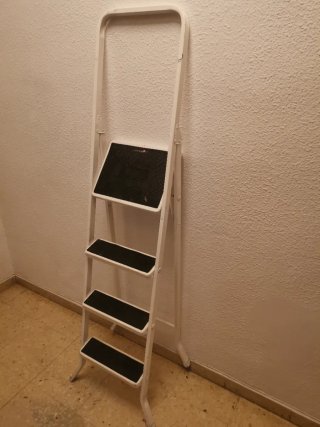 Escalera metálica plegable muy estable