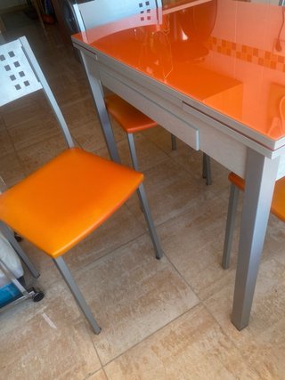 Mesa Comedor Extensible + 4 Sillas Naranja