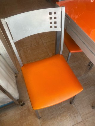 Mesa Comedor Extensible + 4 Sillas Naranja