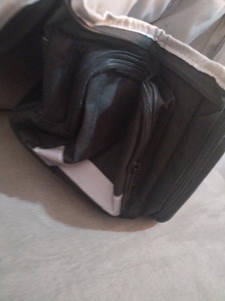 Bolso negro con ventana transparente