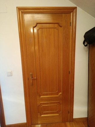 Puerta de madera de roble