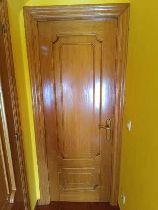 Puerta de madera de roble