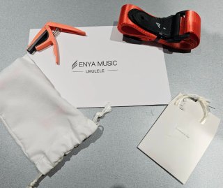 Ukelele Enya Nova UE/OR Naranja Eléctrico