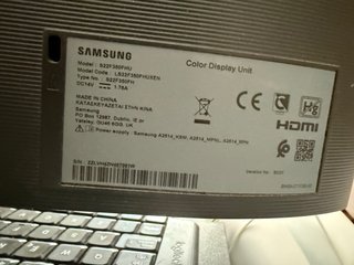 Pacchetto monitor Samsung + tastiera, mouse e altoparlanti
