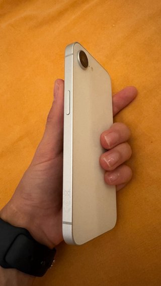 iPhone 16e Apple