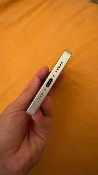 iPhone 16e Apple