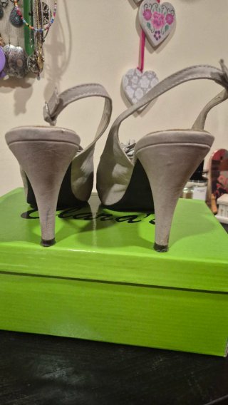 Zapatos de fiesta tacón beige y oro