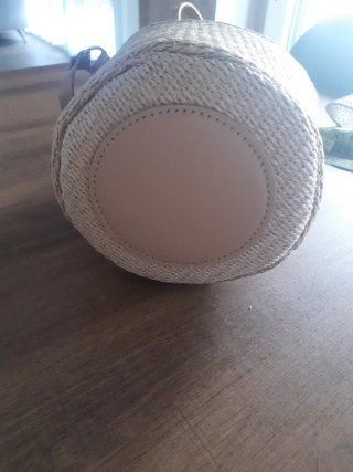 Bolso cilíndrico y Cinturón de rafia.