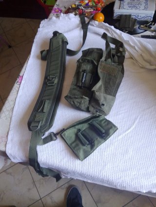 Militaria Mix:completo più 7 altri pezzi