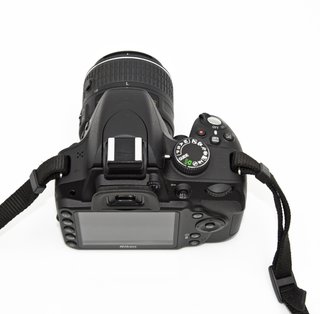 Nikon D3200 + Obiettivo Nikkor 18-55mm VR II