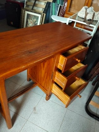 Escritorio de madera