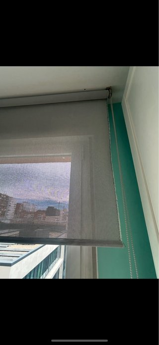 Estor enrollable color gris