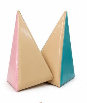 Parque infantil con colores pasteles