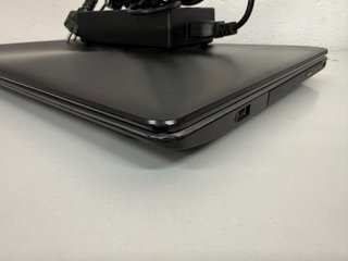 Portátil Asus R510J i7 8GB RAM 256GB SSD