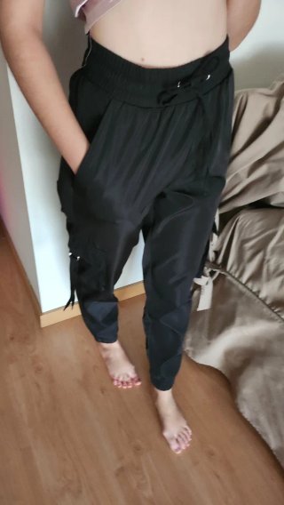 Jogger negro cargo con cordones