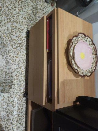 Mueble de madera y terracota