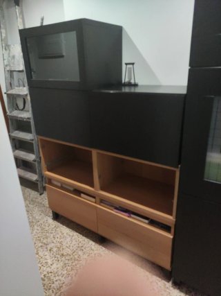 Mueble de madera y terracota