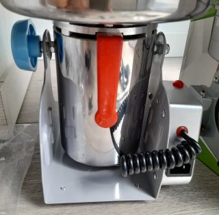Molino Eléctrico Industrial 2000g + Accesorios