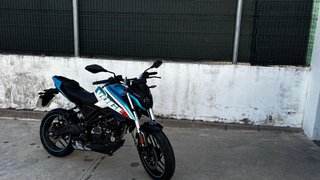 Voge 125 R Azul y Blanca