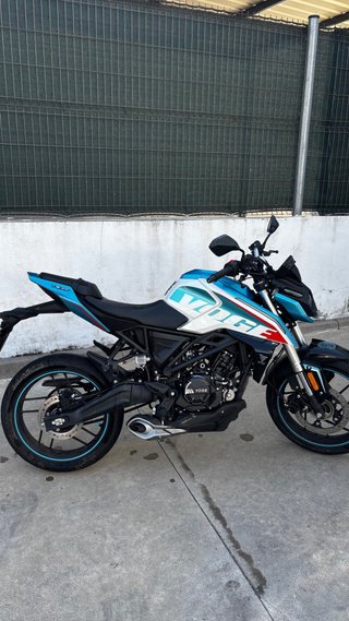 Voge 125 R Azul y Blanca