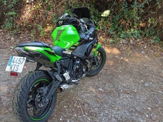 Kawasaki Ninja 650 Sportbike Negra y Verde
