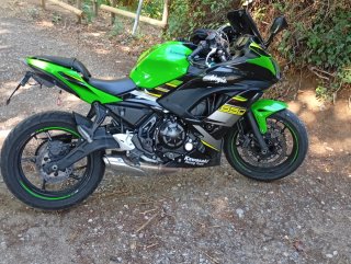 Kawasaki Ninja 650 Sportbike Negra y Verde