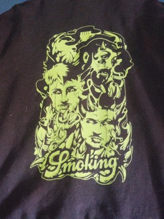 Sudadera negra con estampado