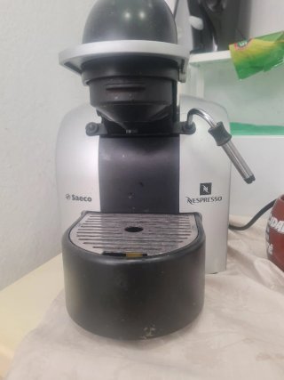 Cafetera Nespresso Saeco Plata