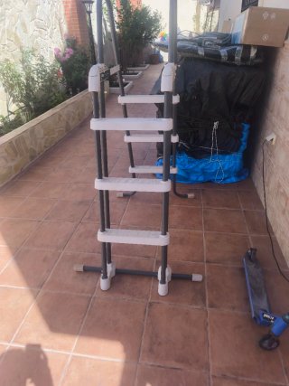 Escalera Piscina Metal y Plástico