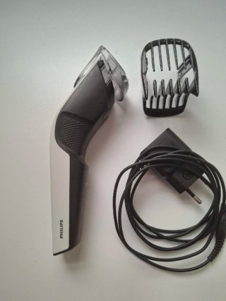 Rasoio elettrico Philips con accessori