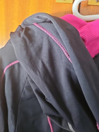 Sudadera Gore Running Wear Negra y Rosa