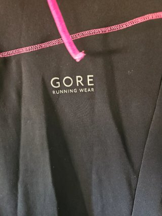Sudadera Gore Running Wear Negra y Rosa