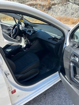 Peugeot 208 2012