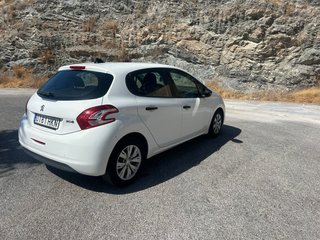 Peugeot 208 2012