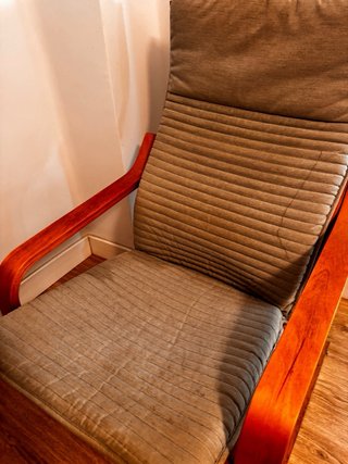 Silla de madera para jardín o salón