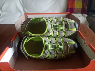 Sandalias niño grises y verdes