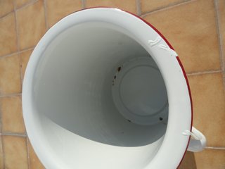 Recipiente esmaltado antiguo