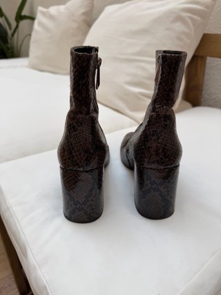 Botines Zara efecto piel serpiente T.38