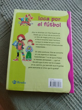 Kika Superbruja, loca por el fútbol