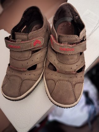Bambas Geox niño marrones con detalles rojos