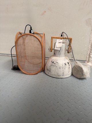 Lámparas de mesa y colgante
