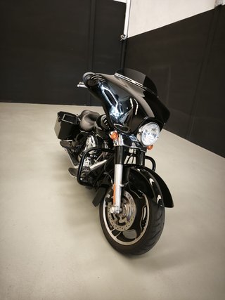 Harley Davidson Street Glide FLHX Negra