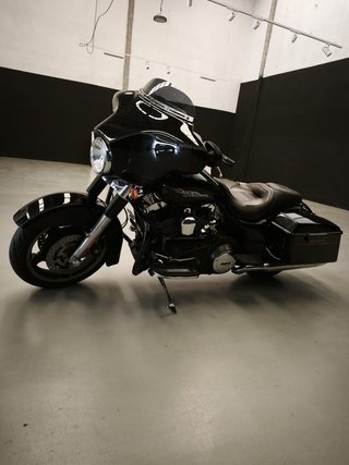 Harley Davidson Street Glide FLHX Negra