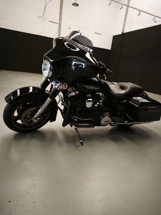 Harley Davidson Street Glide FLHX Negra