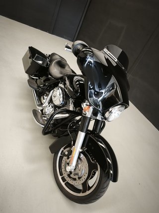 Harley Davidson Street Glide FLHX Negra