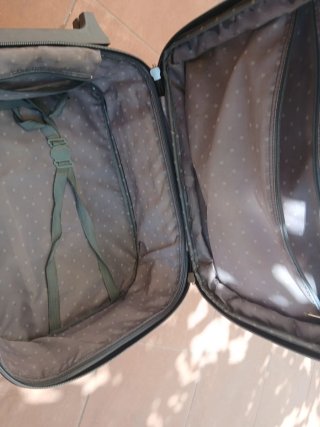 Maleta de cabina negra con ruedas