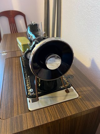Máquina de coser ALFA antigua con mueble